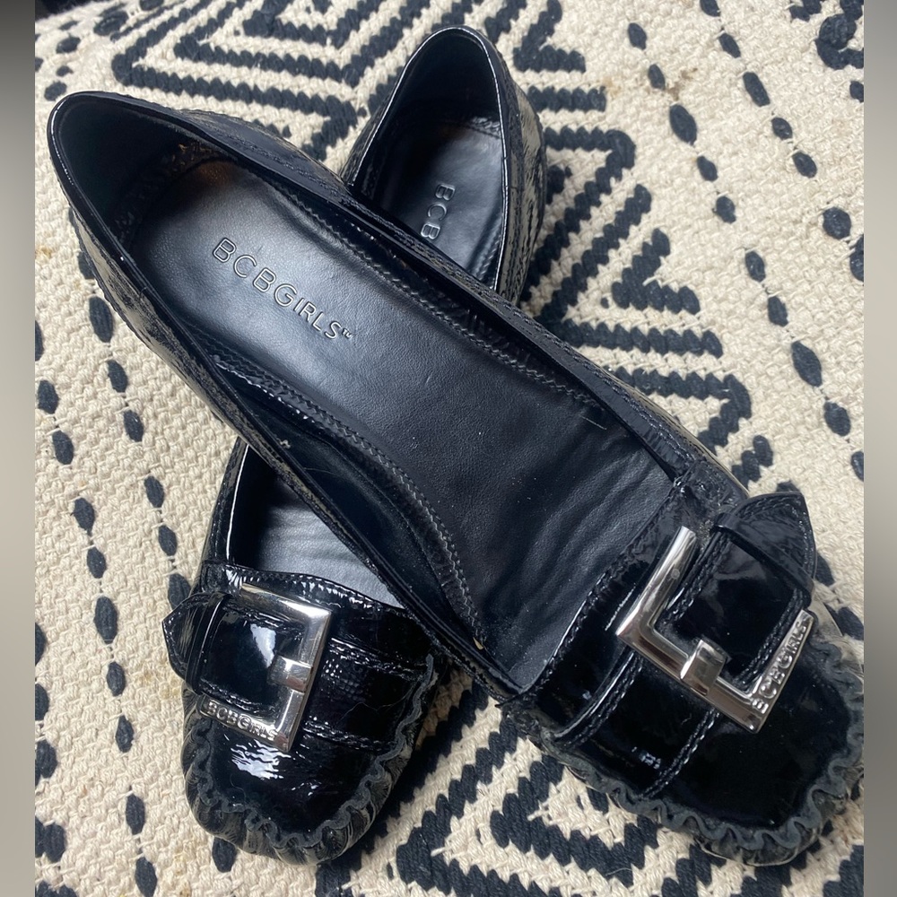 BCBG GIRLS driving shoes.